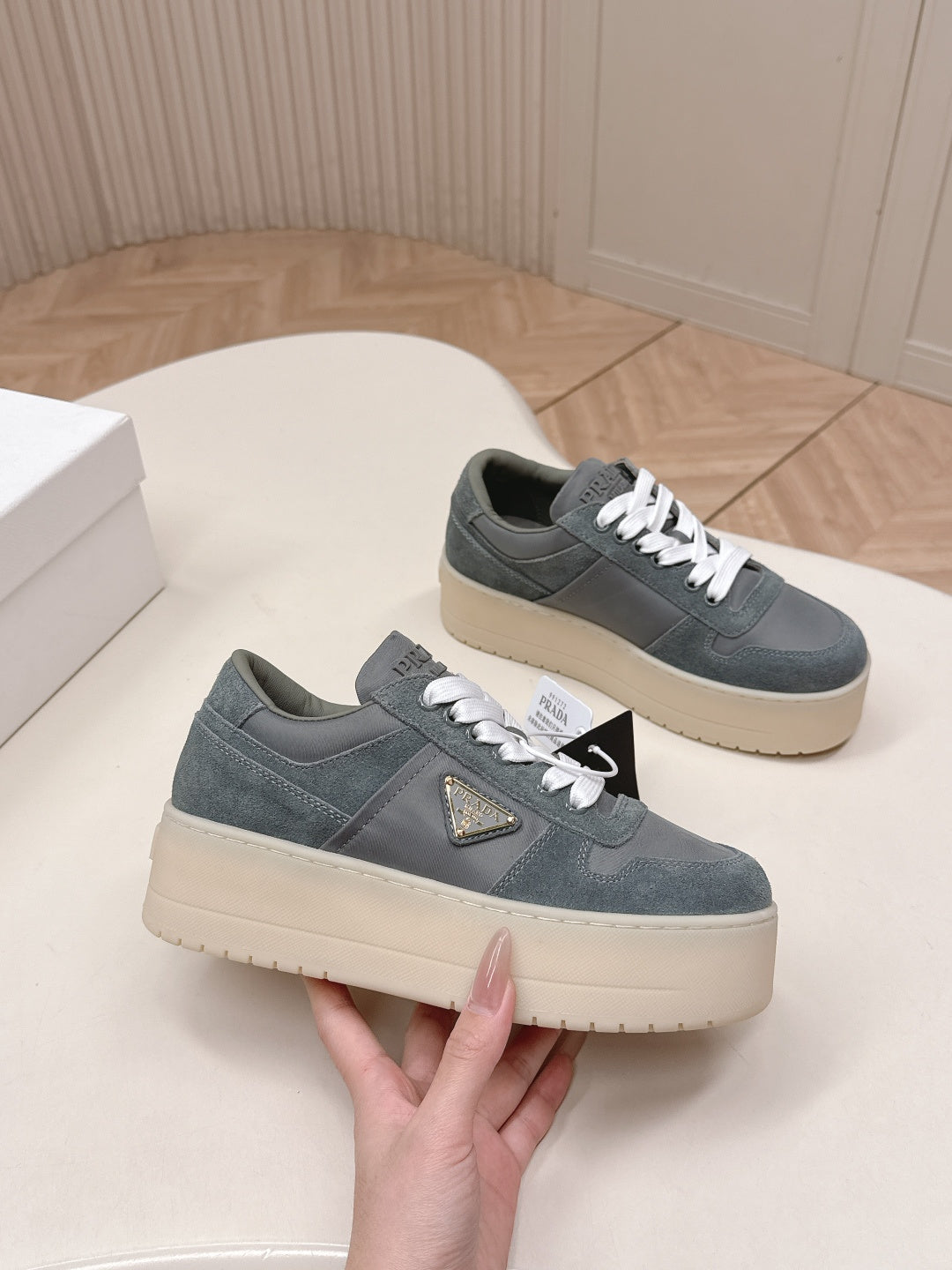 КРОСІВКИ PRADA 26S НА ПЛАТФОРМІ 50 ММ З ТЕМНО-СІРОЇ ЗАМШІ