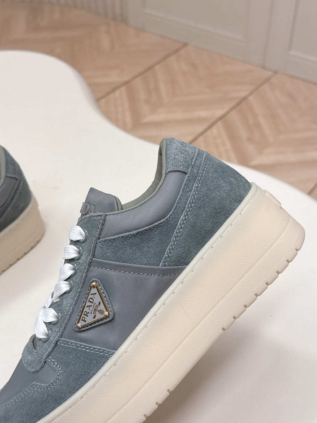 КРОСІВКИ PRADA 26S НА ПЛАТФОРМІ 50 ММ З ТЕМНО-СІРОЇ ЗАМШІ
