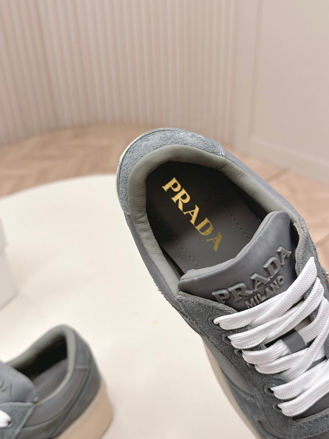 КРОСІВКИ PRADA 26S НА ПЛАТФОРМІ 50 ММ З ТЕМНО-СІРОЇ ЗАМШІ