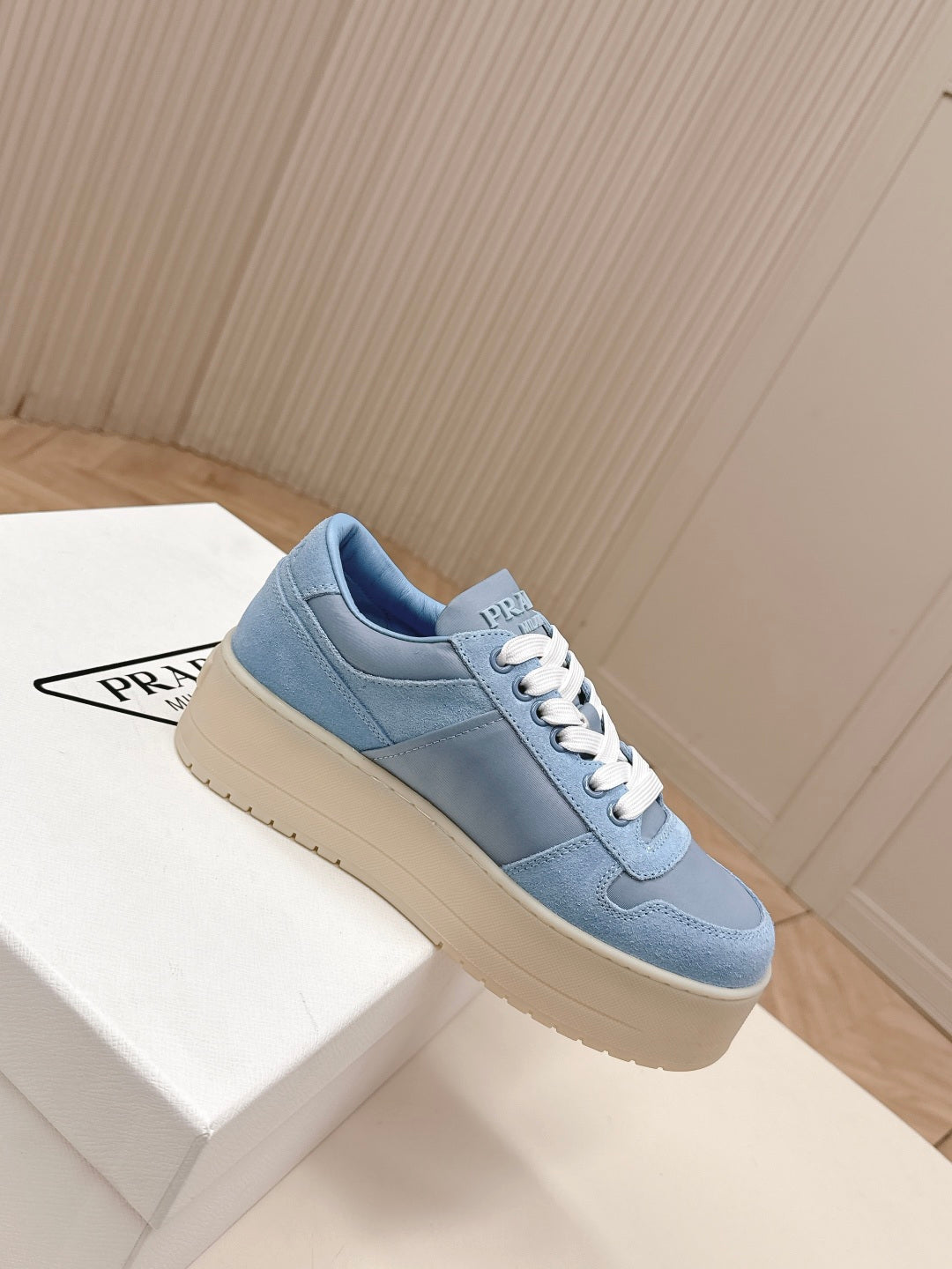 КРОСІВКИ PRADA 26S PLATFORM 50 ММ З НЕБЕСНО-БЛАКИТНОЇ ЗАМШІ