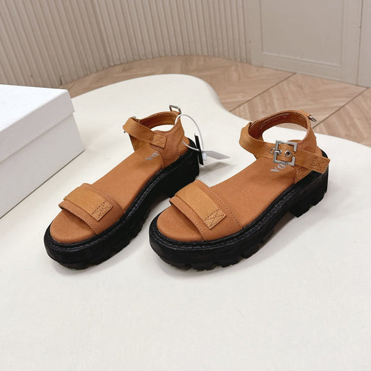 БОСОНІЖКИ PRADA 26S З ОДНІЄЮ ШЛЕЙКОЮ НА МАСИВНІЙ ПІДОШВІ З КОРИЧНЕВОГО ПОЛОТНА КОЛЬОРУ КАРАМЕЛІ