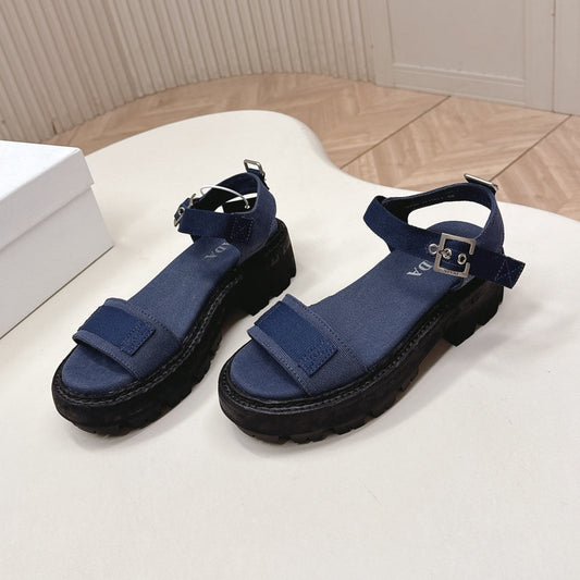 Сандалі PRADA 26S з товстою підошвою та однією лямкою з темно-синього канвасу