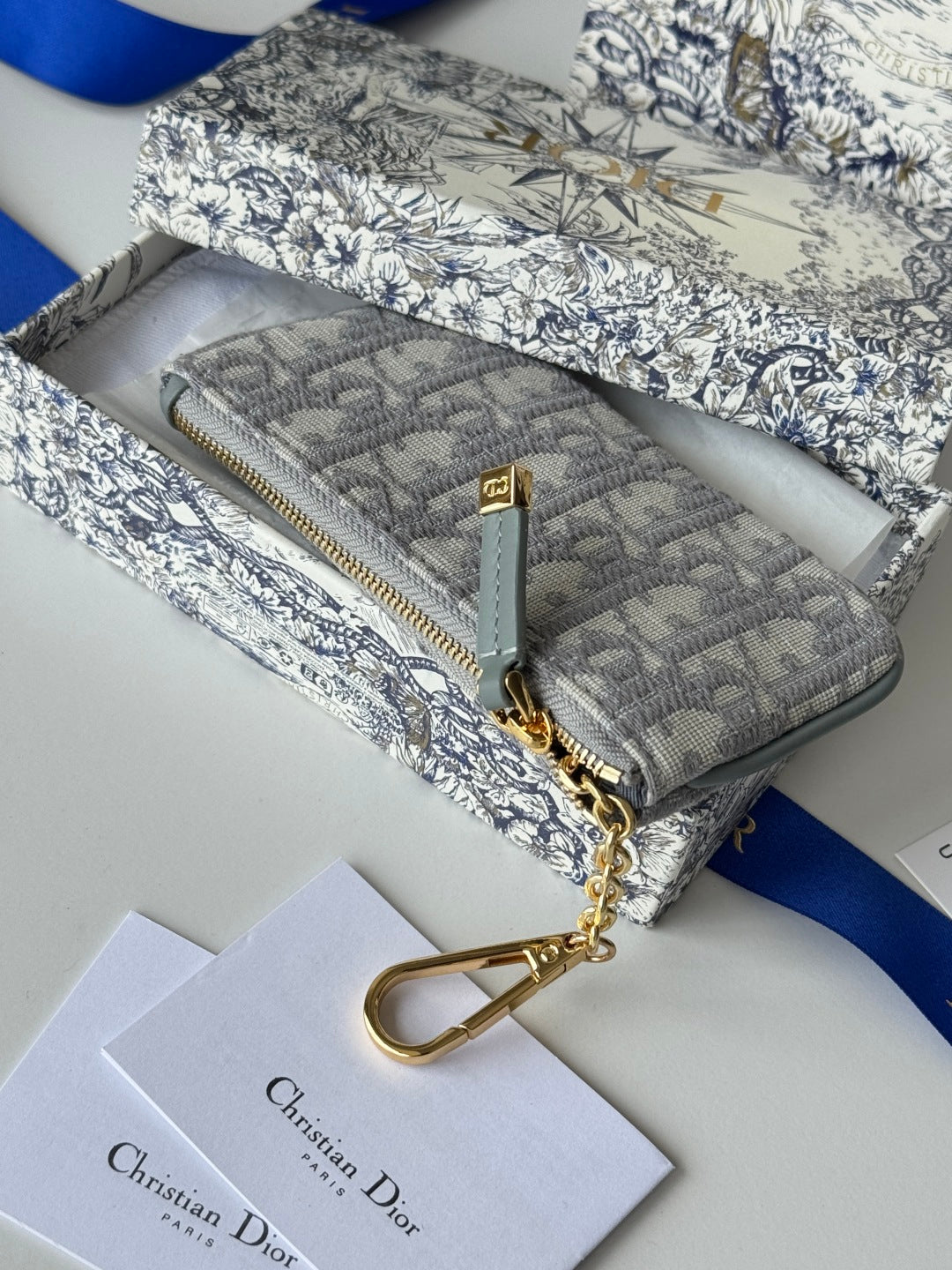 DIOR 25S TRAVEL MYRTE ZIPPED KEY CASE 14 IN GRAY DIOR OBLIQUE JACQUARD CANVAS
