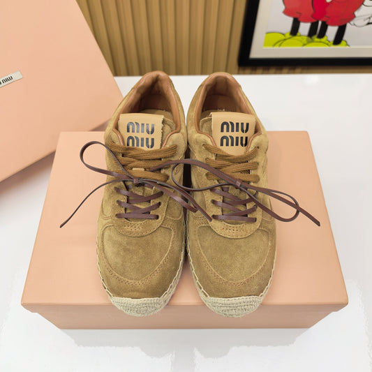 Кросівки-еспадрильї MIU MIU 26S на шнурівці з коричневої замші на мотузяній підошві