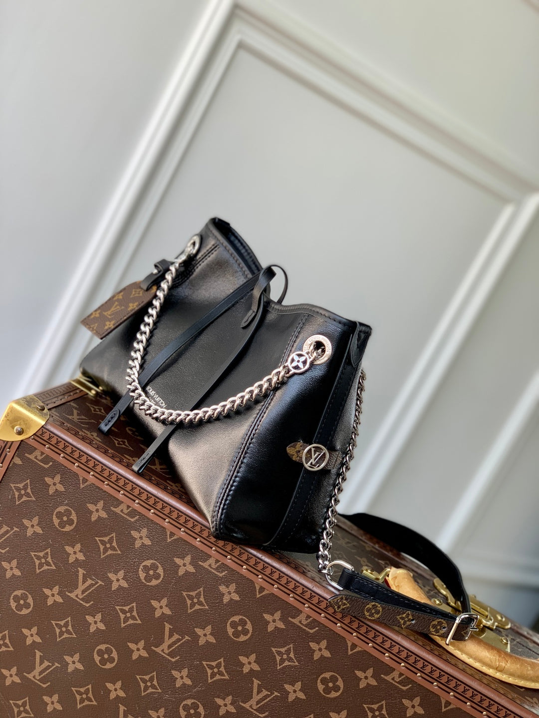 CARRYALL CARGO VIBE BB 26 IN BLACK LAMBSKIN BORWN MONOGRAM TAG