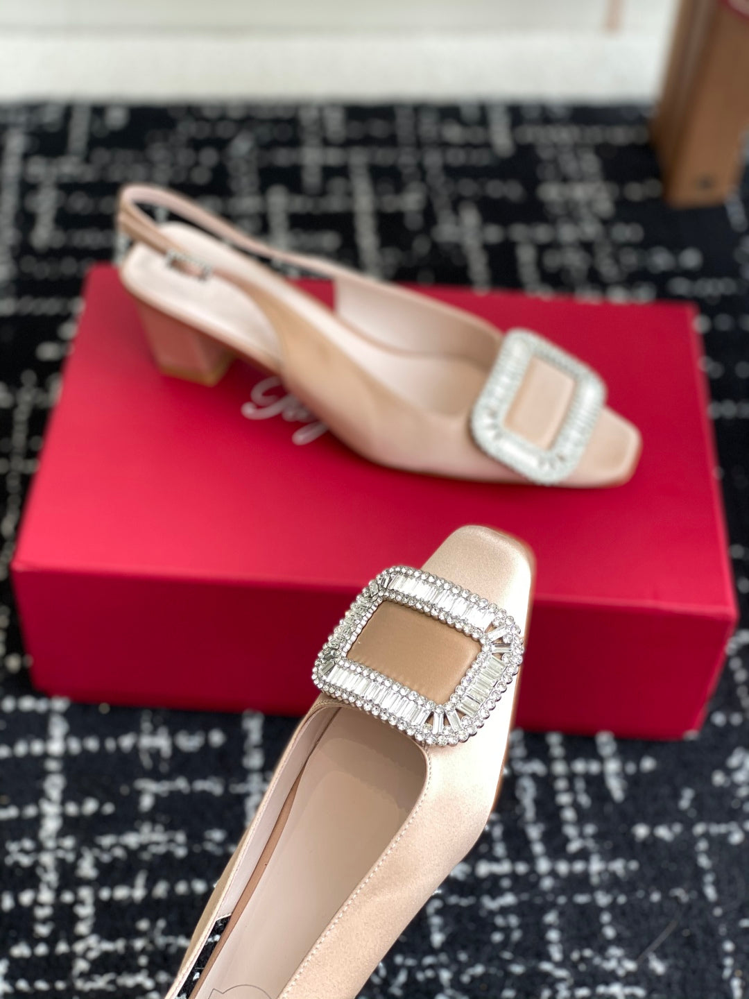 ROGER VIVIER 25S VIVIER SLINGBACK 45MM IN BEIGE SILK EMBELLISHED CRYSTALS - 34