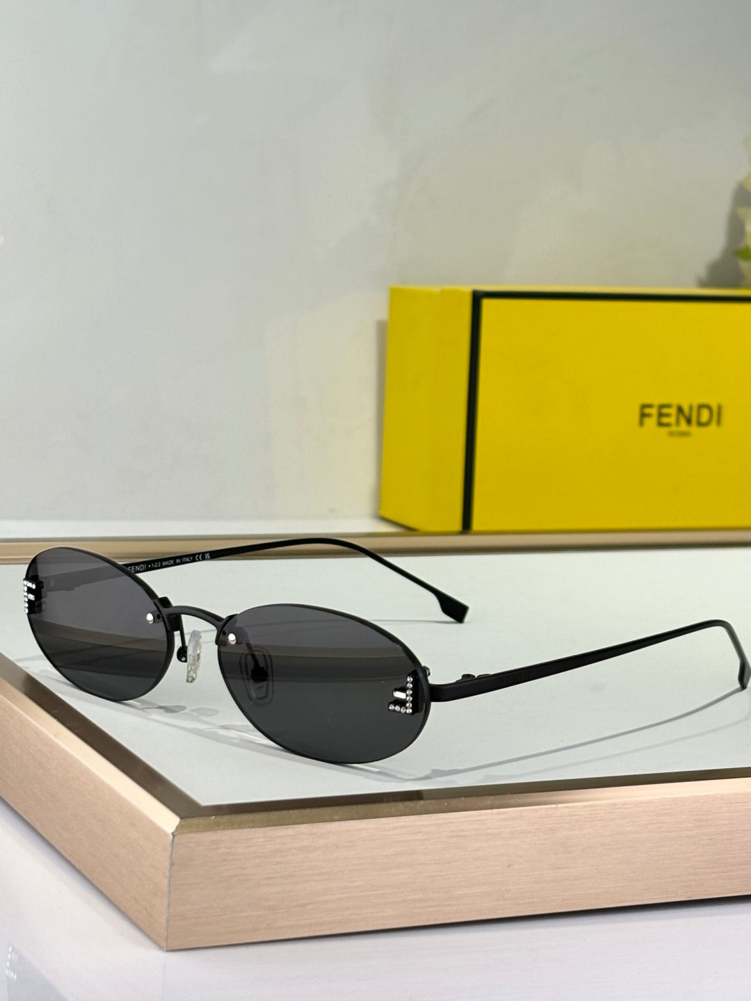 FIRST CRYSTAL RIMLESS OVAL FRAME SUNGLASSES FE4075US IN METAL - Brown