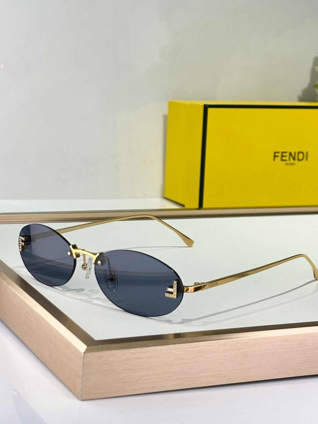 FIRST CRYSTAL RIMLESS OVAL FRAME SUNGLASSES FE4075US IN METAL - Pink