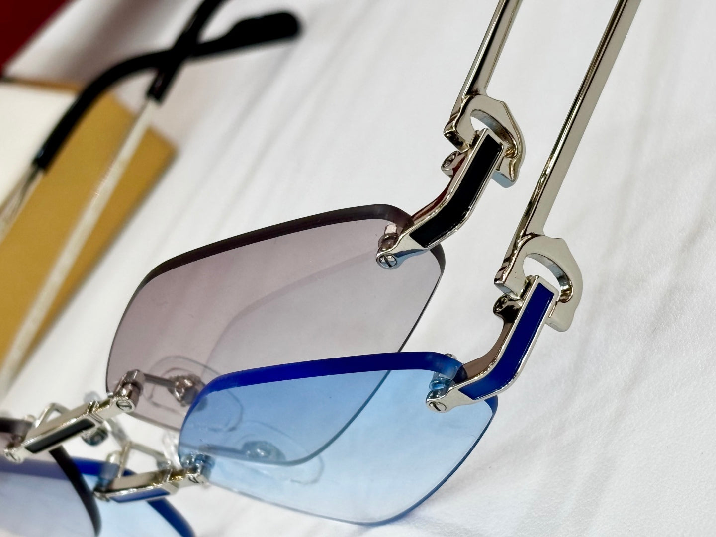 C DE RIMLESS ANGULAR FRAME SUNGLASSES CT0695 IN METAL - Light purple