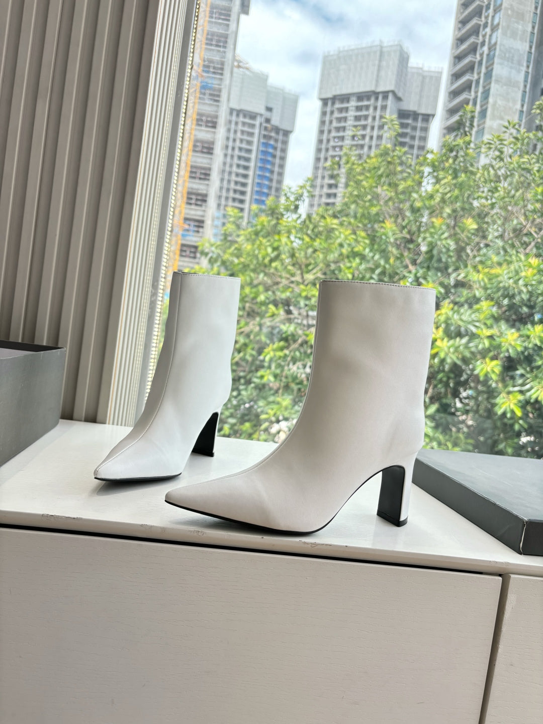 BALENCIAGA 25S ANKLE BOOTS IN WHITE COW LEATHER - 34