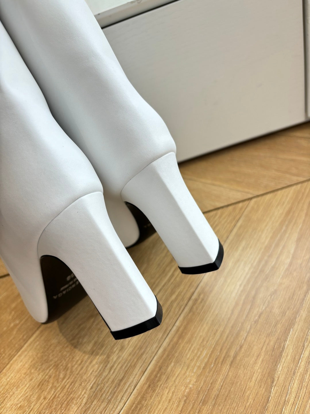 BALENCIAGA 25S ANKLE BOOTS IN WHITE COW LEATHER - 34