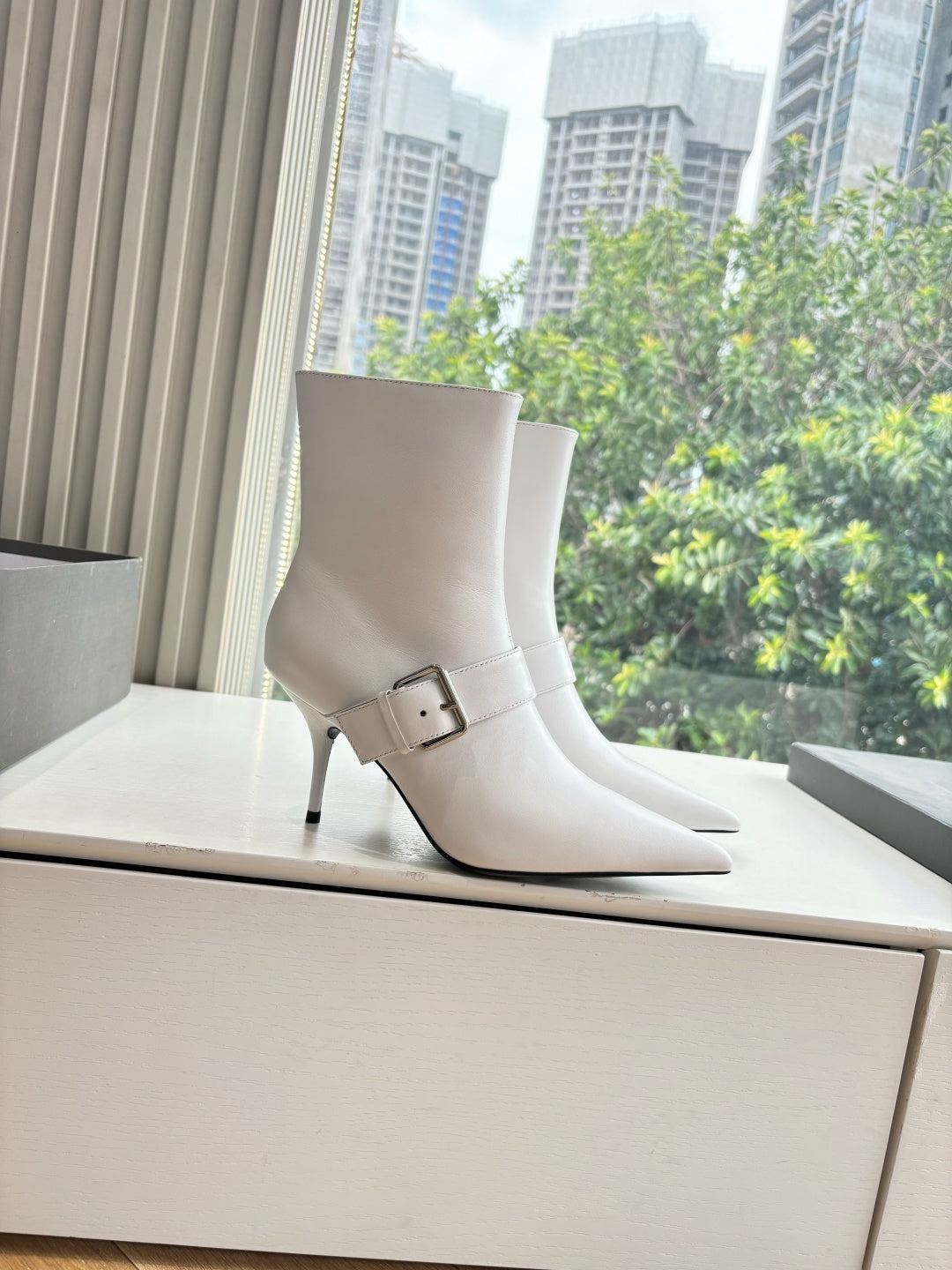 BALENCIAGA 25S ANKLE BOOTS WITH ZIPPER IN WHITE COW LEATHER SILVER HARDWARE - 34