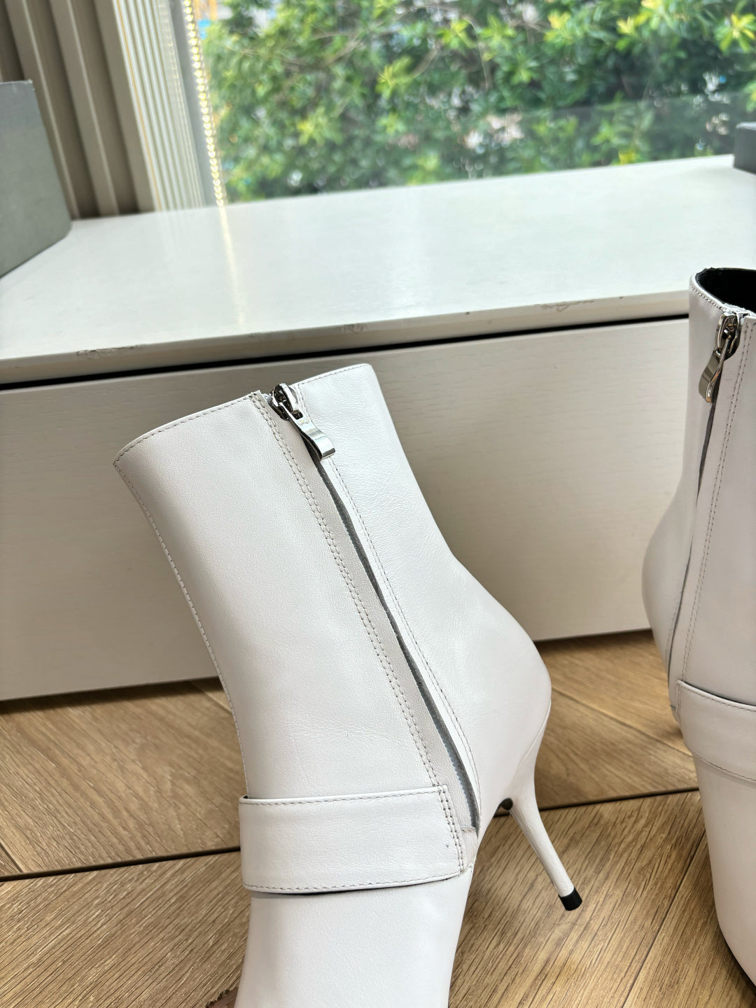 BALENCIAGA 25S ANKLE BOOTS WITH ZIPPER IN WHITE COW LEATHER SILVER HARDWARE - 34