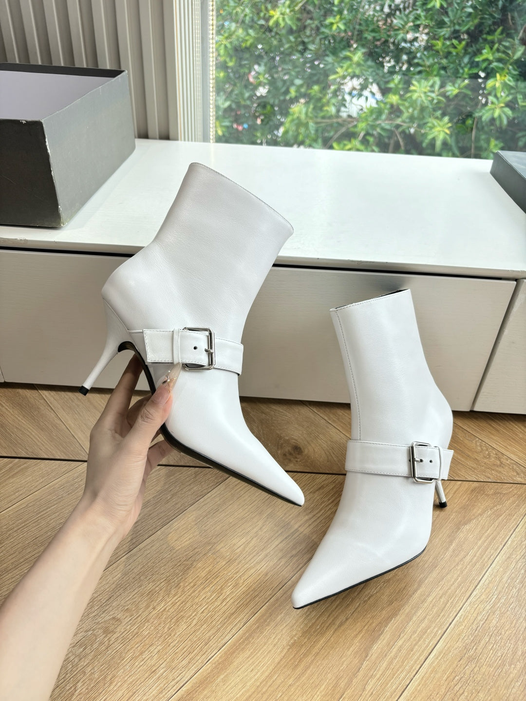 BALENCIAGA 25S ANKLE BOOTS WITH ZIPPER IN WHITE COW LEATHER SILVER HARDWARE - 34