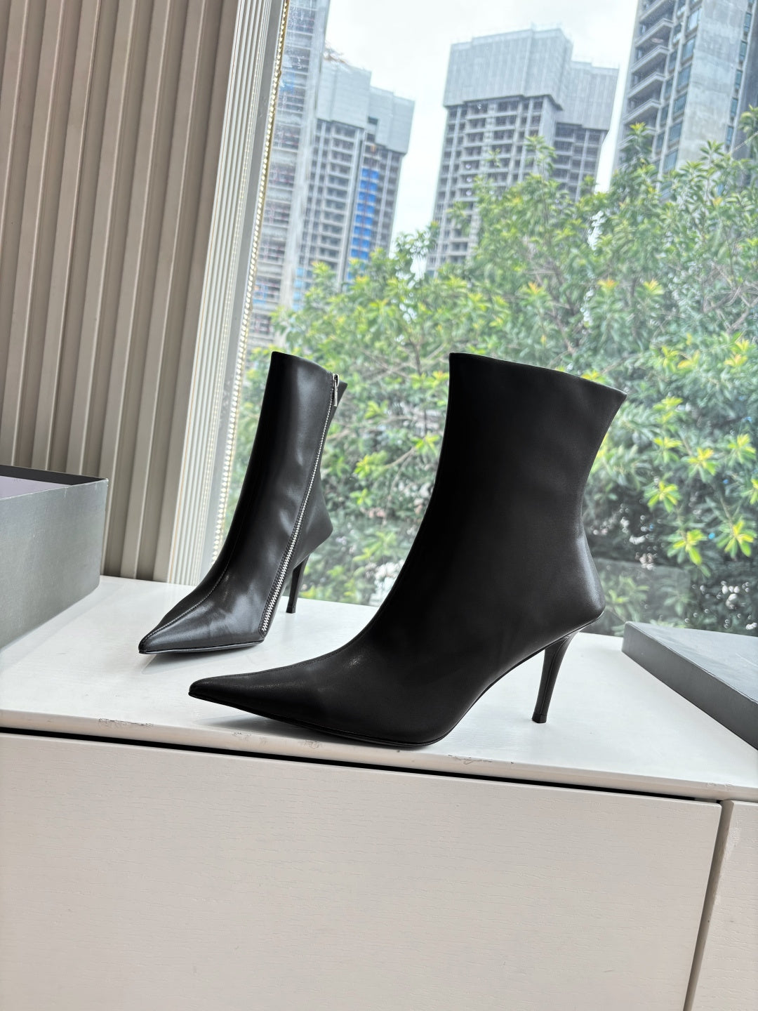 BALENCIAGA 25S ANKLE BOOTS WITH ZIPPER IN BLACK COW LEATHER - 34