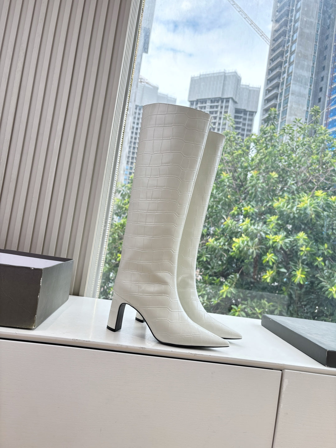 BALENCIAGA 25S HIGH BOOTS IN WHITE EMBOSSED COW LEATHER - 34