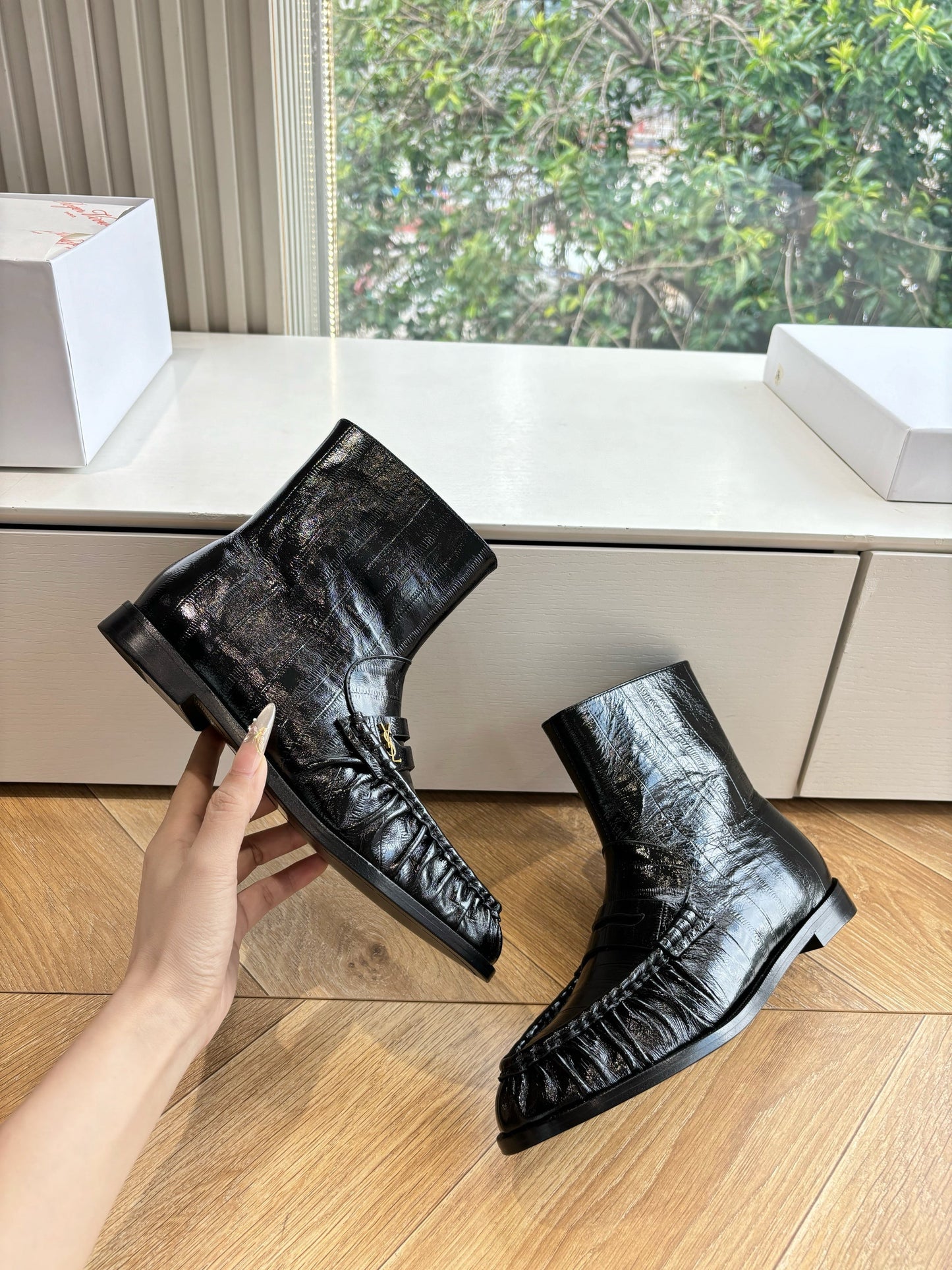 YSL 25S ANKLE FLAT BOOTS IN BLACK EMBOSSED LAMBSKIN WITH SIDE ZIPPER - 35
