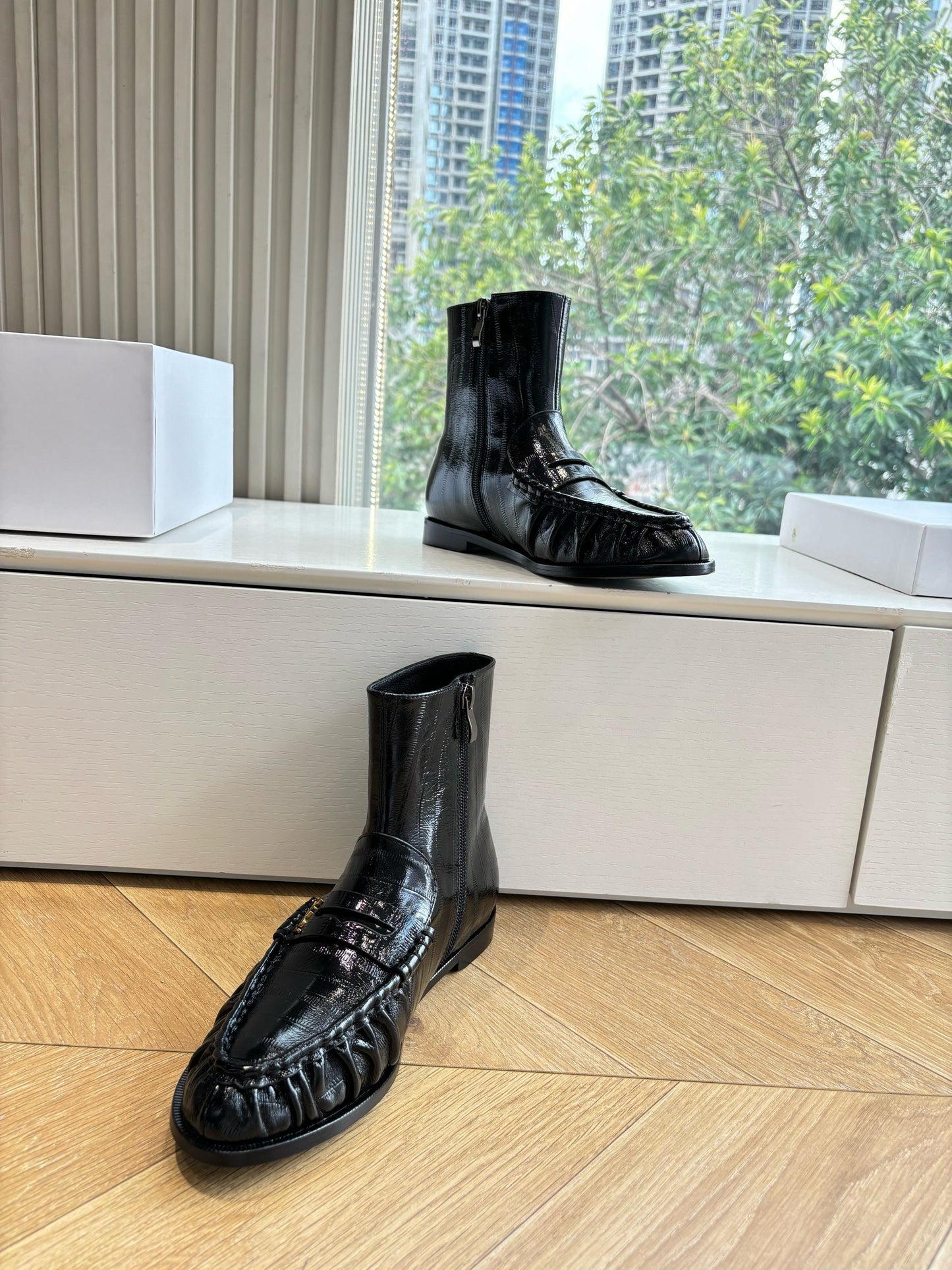 YSL 25S ANKLE FLAT BOOTS IN BLACK EMBOSSED LAMBSKIN WITH SIDE ZIPPER - 35