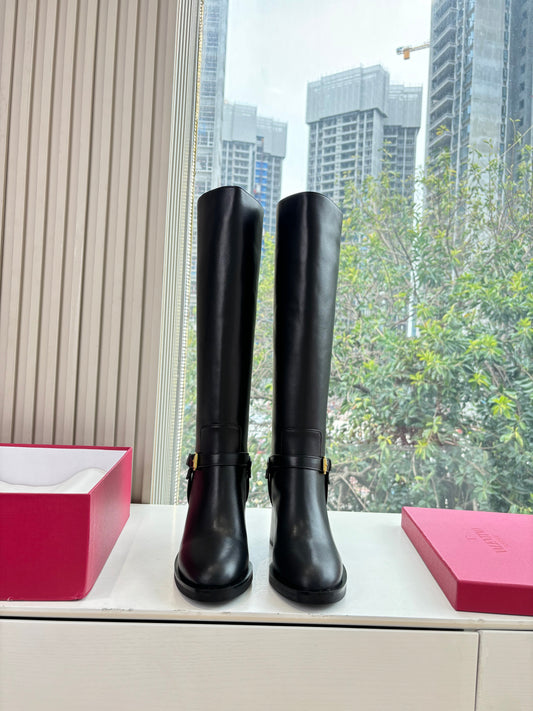 VALENTINO 25S HIGH-CUT SIGNATURE LOGO BOOTS 60 MM IN BLACK CALFSKIN WITH GOLD HARDWARE - 35