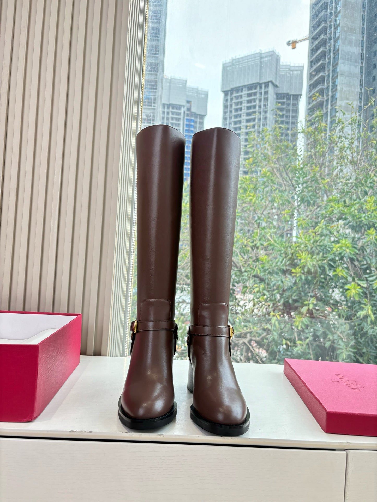 VALENTINO 25S HIGH-CUT SIGNATURE LOGO BOOTS 60 MM IN BROWN CALFSKIN WITH GOLD HARDWARE - 35