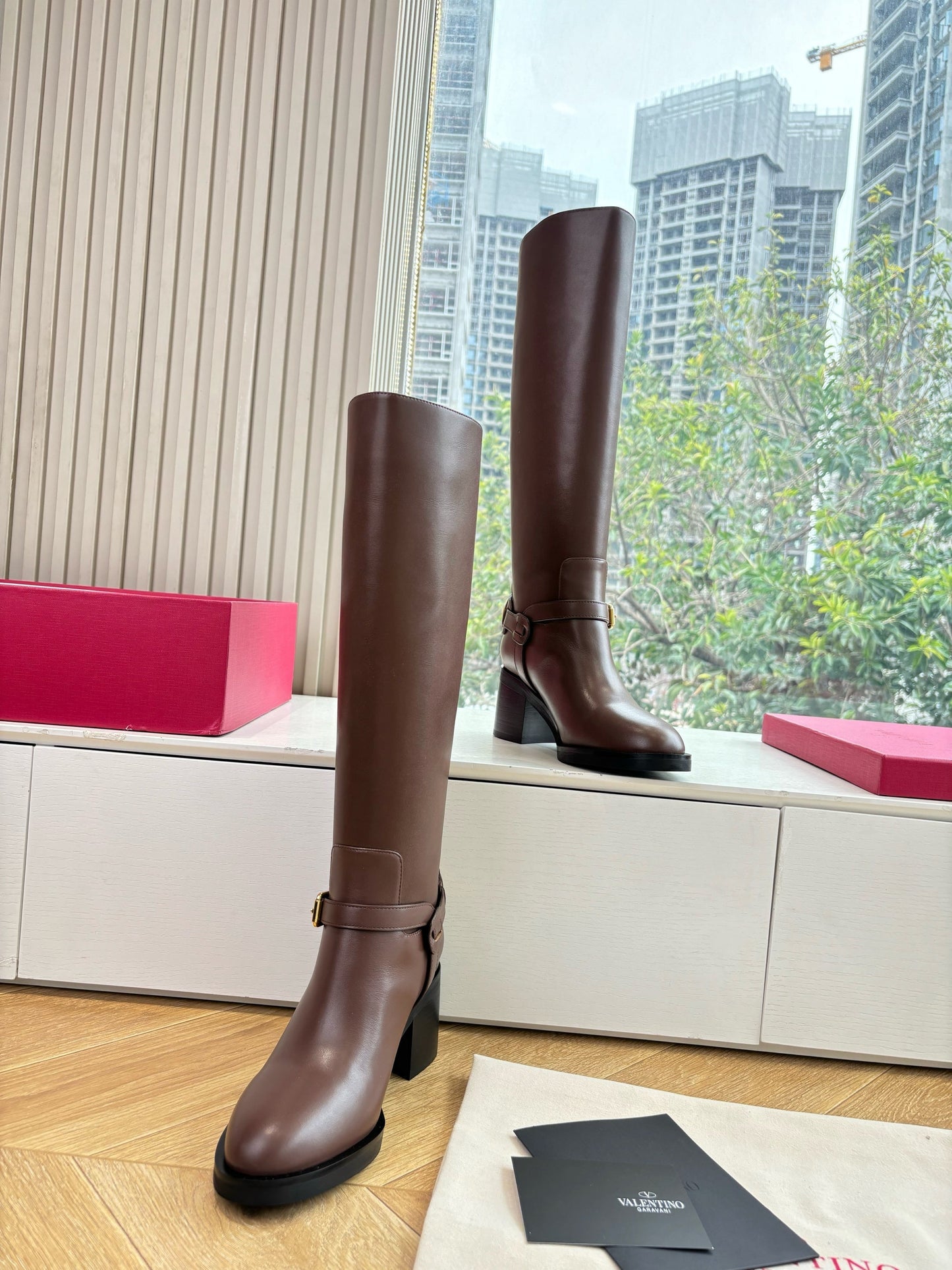 VALENTINO 25S HIGH-CUT SIGNATURE LOGO BOOTS 60 MM IN BROWN CALFSKIN WITH GOLD HARDWARE - 35