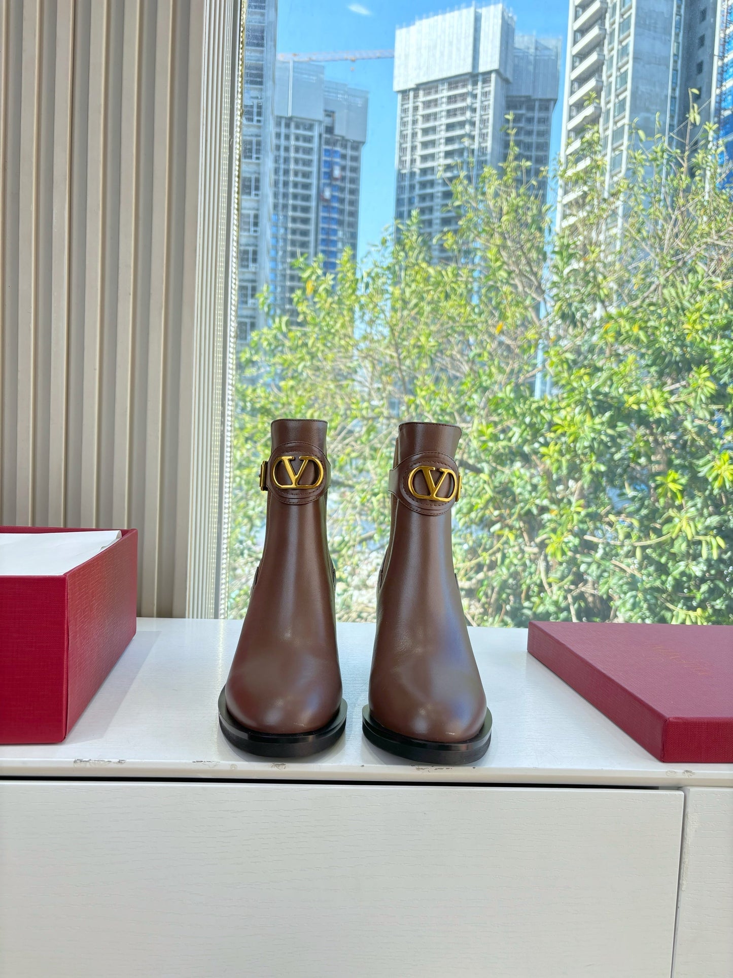 VALENTINO 25S SIGNATURE LOGO BOOTS 60 MM IN BROWN CALFSKIN WITH GOLD HARDWARE - 35