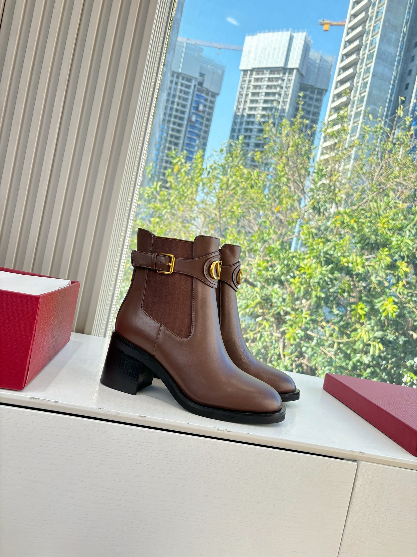 VALENTINO 25S SIGNATURE LOGO BOOTS 60 MM IN BROWN CALFSKIN WITH GOLD HARDWARE - 35