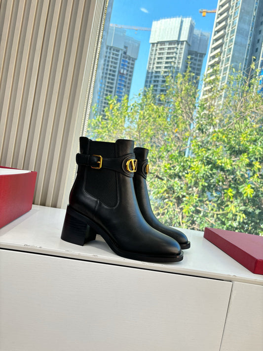 VALENTINO 25S SIGNATURE LOGO BOOTS 60 MM IN BLACK CALFSKIN WITH GOLD HARDWARE - 35