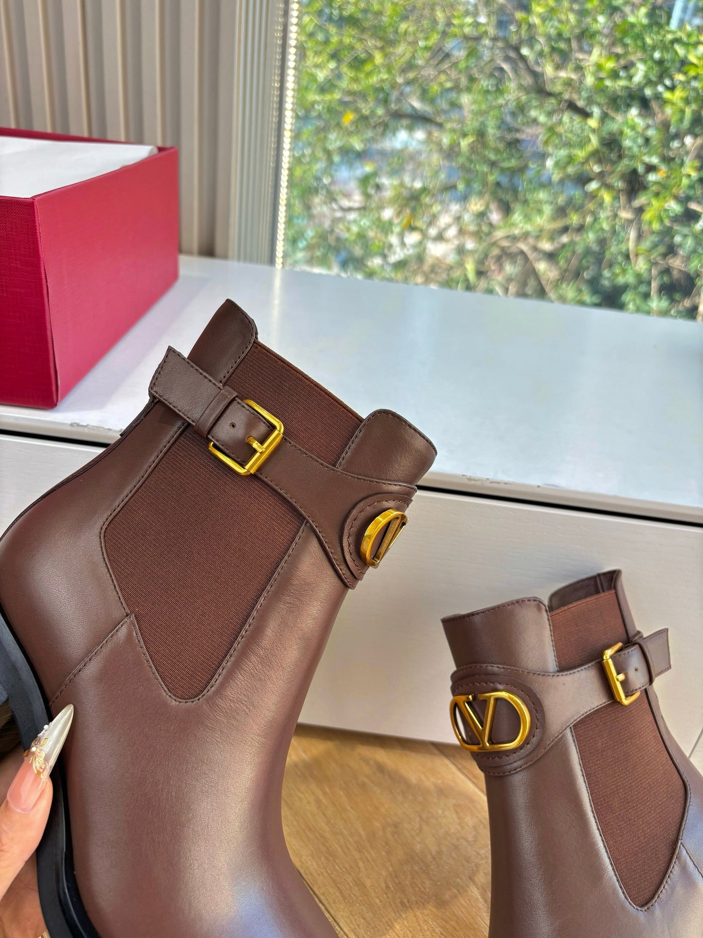 VALENTINO 25S SIGNATURE LOGO BOOTS 60 MM IN BROWN CALFSKIN WITH GOLD HARDWARE - 35