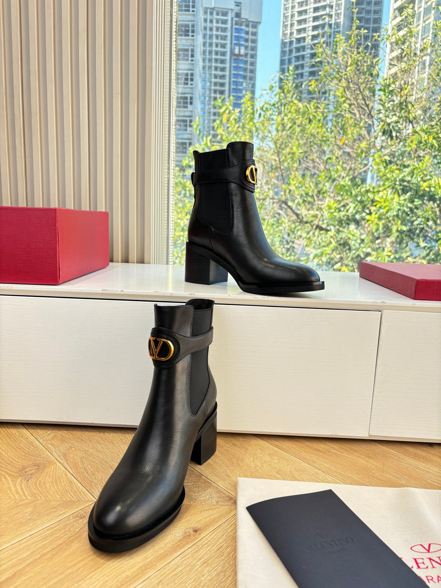 VALENTINO 25S SIGNATURE LOGO BOOTS 60 MM IN BLACK CALFSKIN WITH GOLD HARDWARE - 35