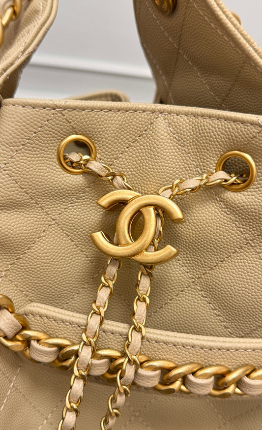 CHANEL 25S СУМКА HOBO 40 У КОЛЬОРІ ЗОЛОТИСТИЙ БЕЖЕВИЙ ІКРА З ФУРНІТУРОЮ ЗІ ЗОЛОТА