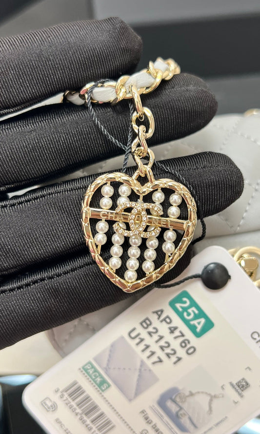 CHANEL 25S СУМКА FLAP CHARM 13 З СІРОЇ ШКІРИ ЯГНЯТИ