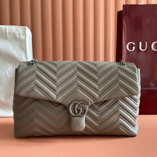 GUCCI 26S СУМКА GG MARMONT 37 З ТЕЛЯЧОЇ ШКІРИ КОРИЧНЕВО-СІРОГО КОЛЬОРУ