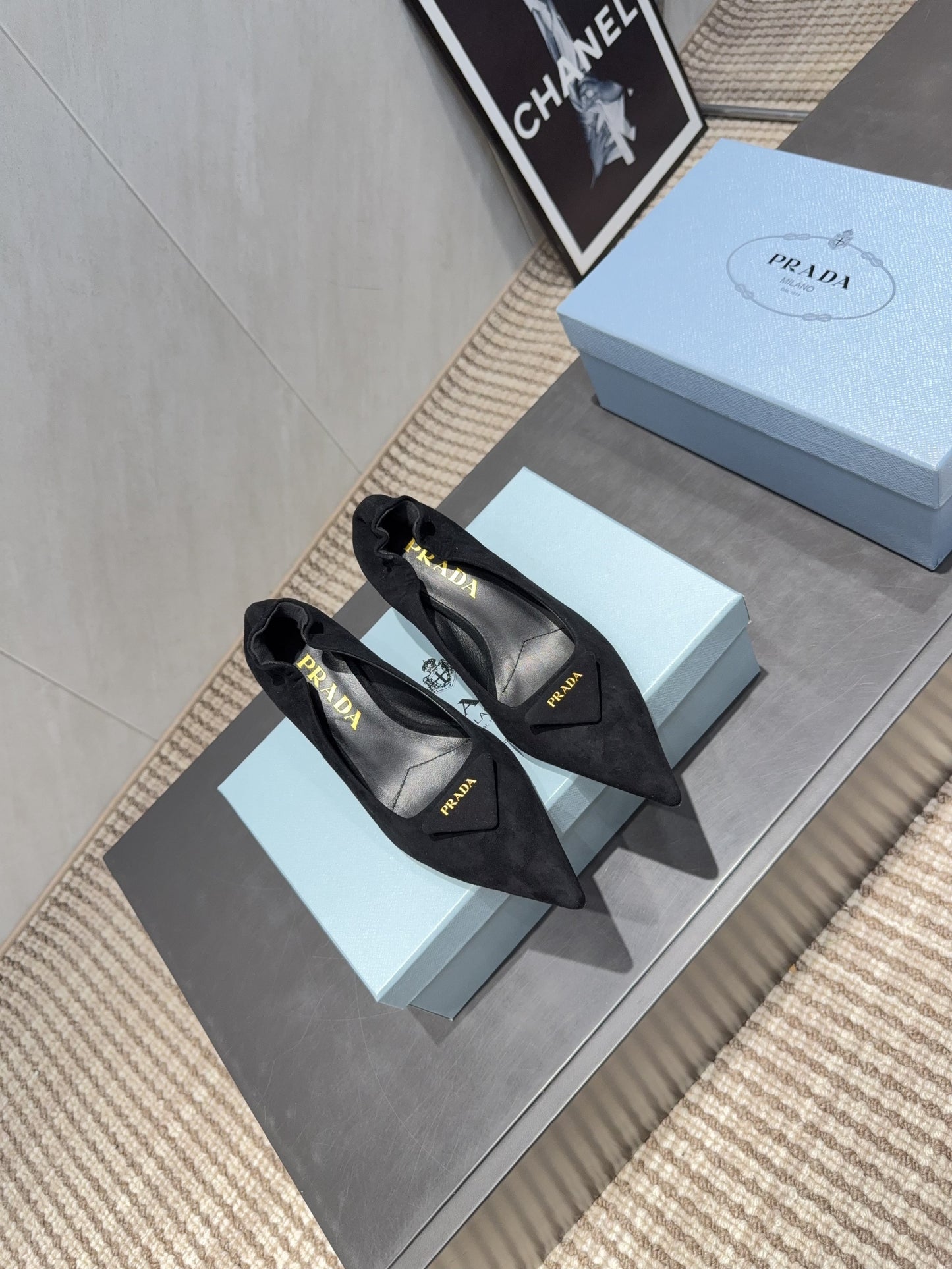 ТУФЛІ PRADA 26S PUMPS 55 ММ З ЧОРНОЇ ЗАМШІ З ЛОГОТИПОМ