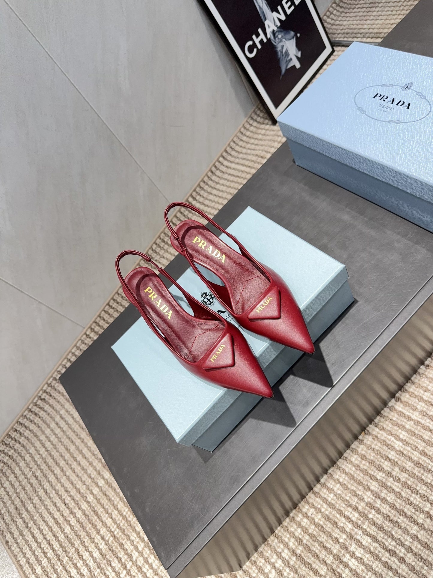 PRADA 26S ГОСТРОНОСІ ТУФЛІ-СЛІНГБЕКИ НА ВИСОКИХ ПІДБОРАХ 55 ММ З ТЕМНО-ЧЕРВОНОЇ ОВЕЧОЇ ШКІРИ З ЛОГОТИПОМ