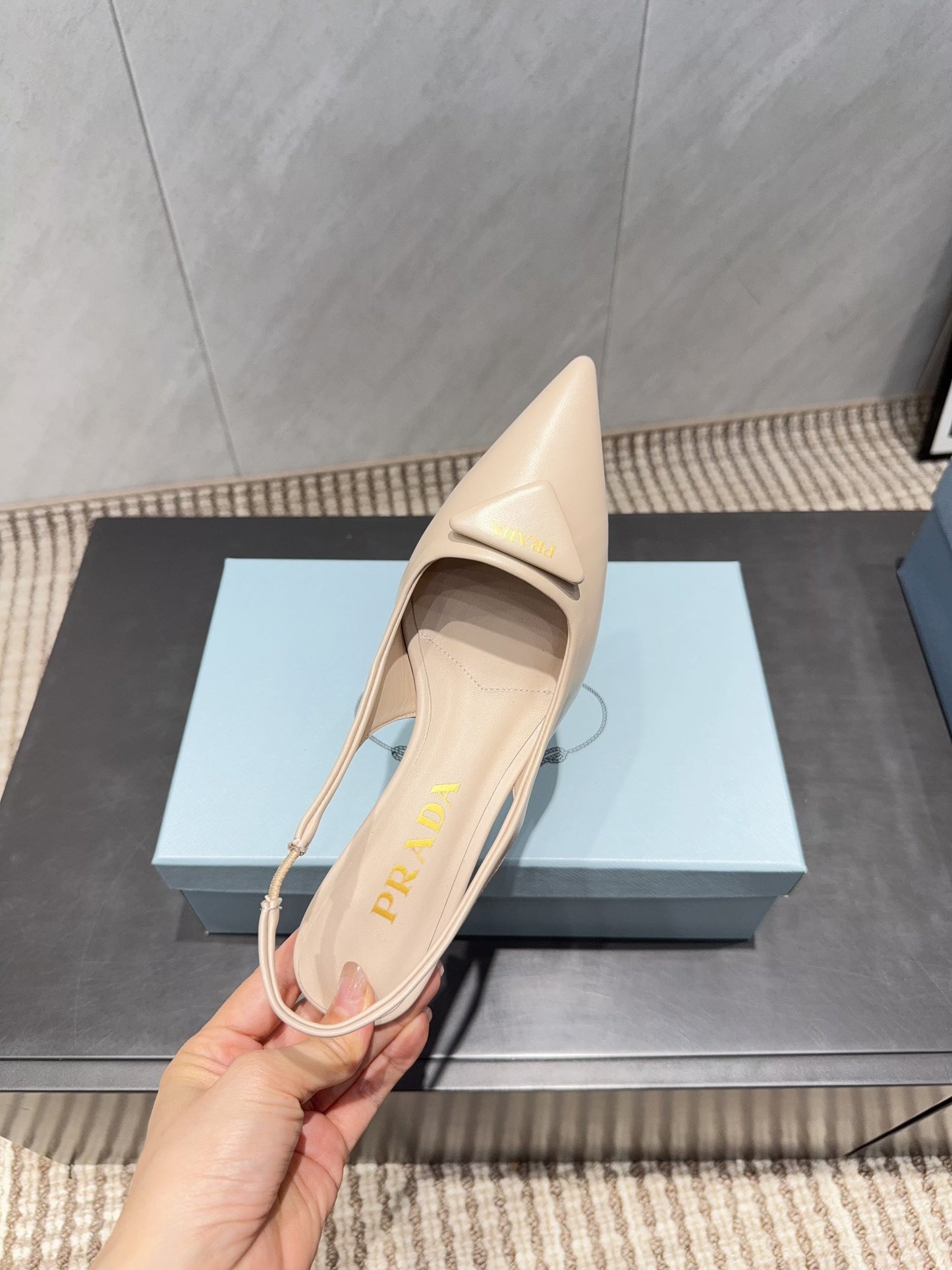 PRADA 26S ГОСТРОНОСІ ТУФЛІ-СЛІНГБЕКИ НА ПІДБОРАХ 55 ММ З НУДОВОЇ ОВЕЧОЇ ШКІРИ З ЛОГОТИПОМ