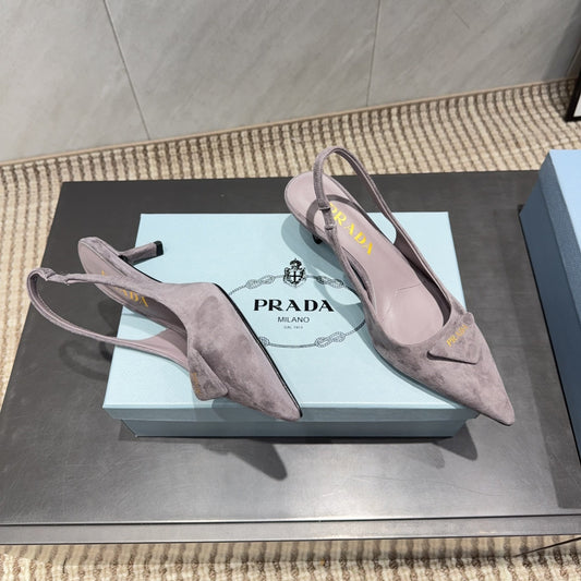 PRADA 26S ГОСТРОНОСІ ТУФЛІ-СЛІНГБЕКИ НА ПІДБОРАХ 55 ММ З КОРИЧНЕВО-СІРОЇ ЗАМШІ З ЛОГОТИПОМ