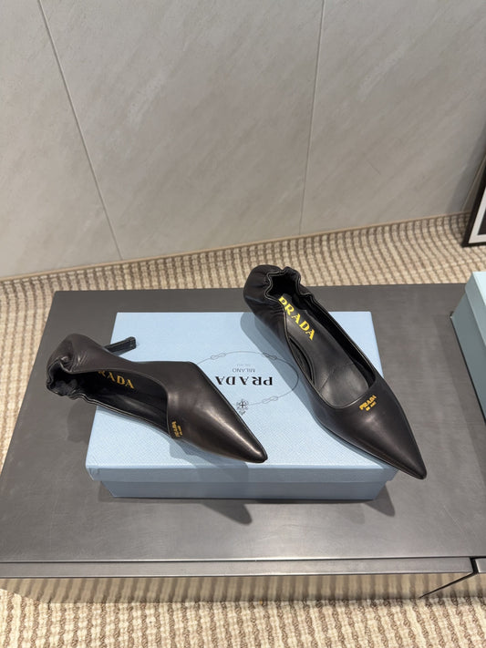 ГОСТРОНОСІ ТУФЛІ PRADA 26S 55 ММ З ЧОРНОЇ ОВЕЧОЇ ШКІРИ