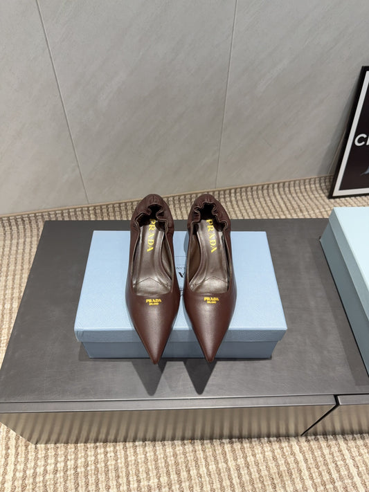 Туфлі-човники PRADA 26S З ЗАГОСТРЕНИМ НОСКОМ 55 ММ З ОВЧИНИ ШОКОЛАДНОГО КОЛЬОРУ