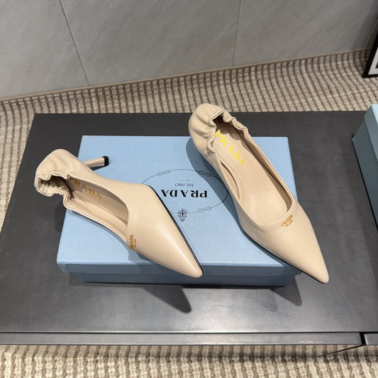 ЖІНОЧІ ТУФЛІ PRADA 26S З ЗАГОСТРЕНИМ НОСКОМ, НА ПІДБОРАХ 55 ММ, З НЮДОВОЇ ОВЕЧОЇ ШКІРИ