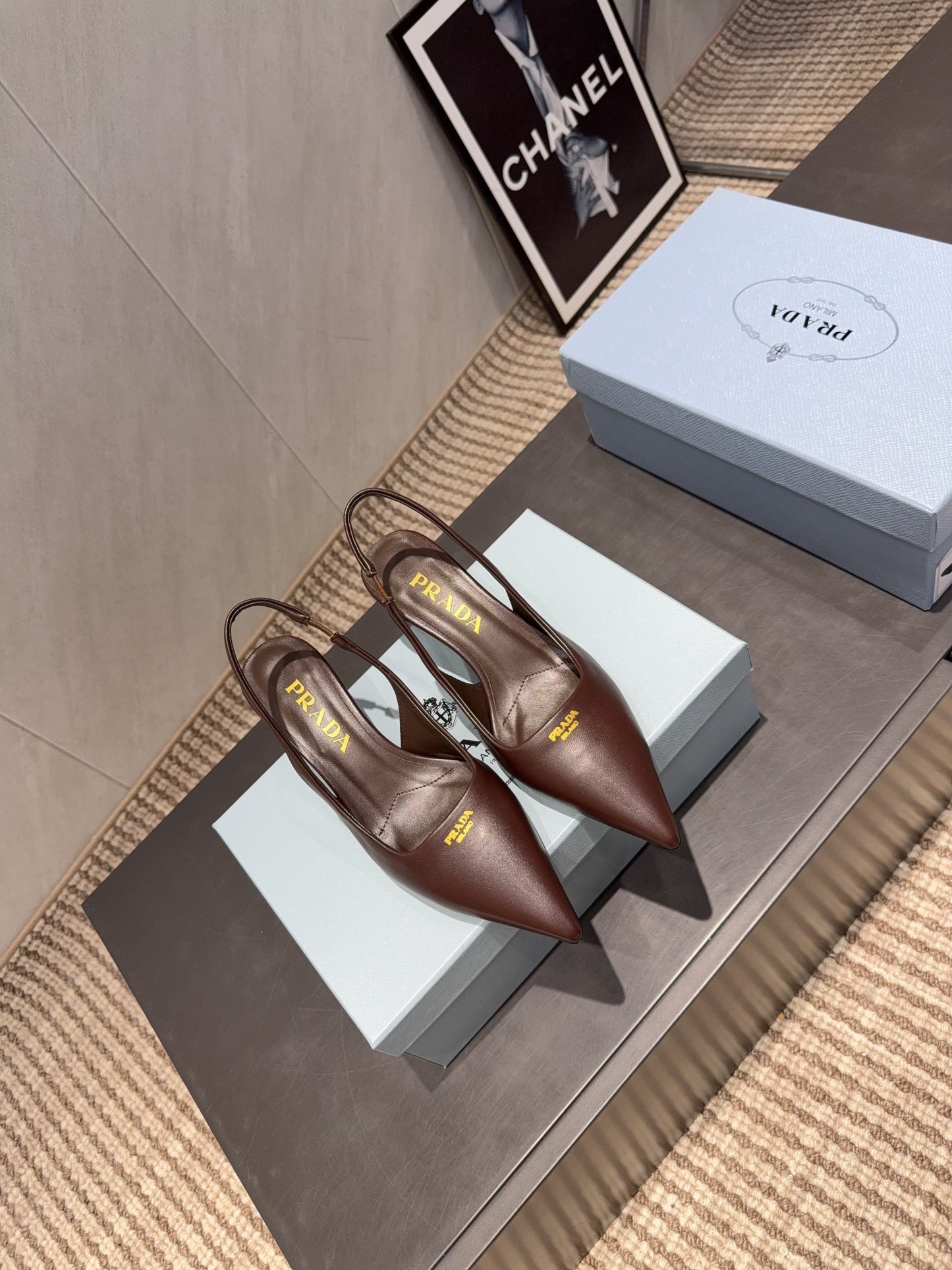 Високі туфлі-слінгбеки PRADA 26S із загостреним носком, 55 мм, з темно-коричневої овчини