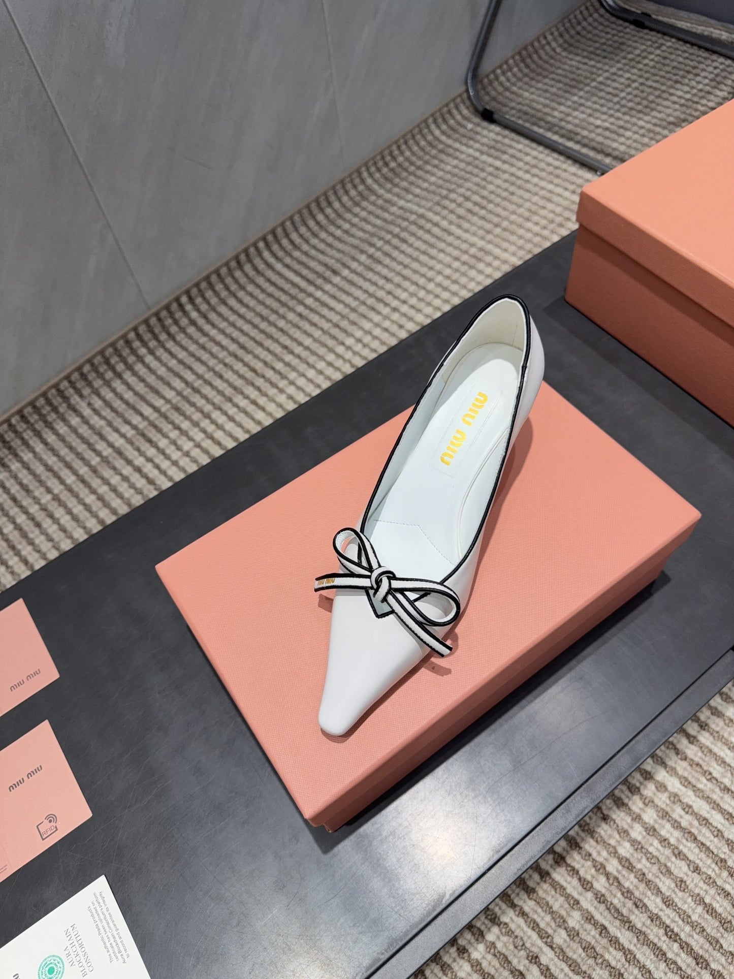 MIUMIU 26S POINTED TOE PUMPS 55MM IN WHITE AND BLACK CALFSKIN WITH BOW
