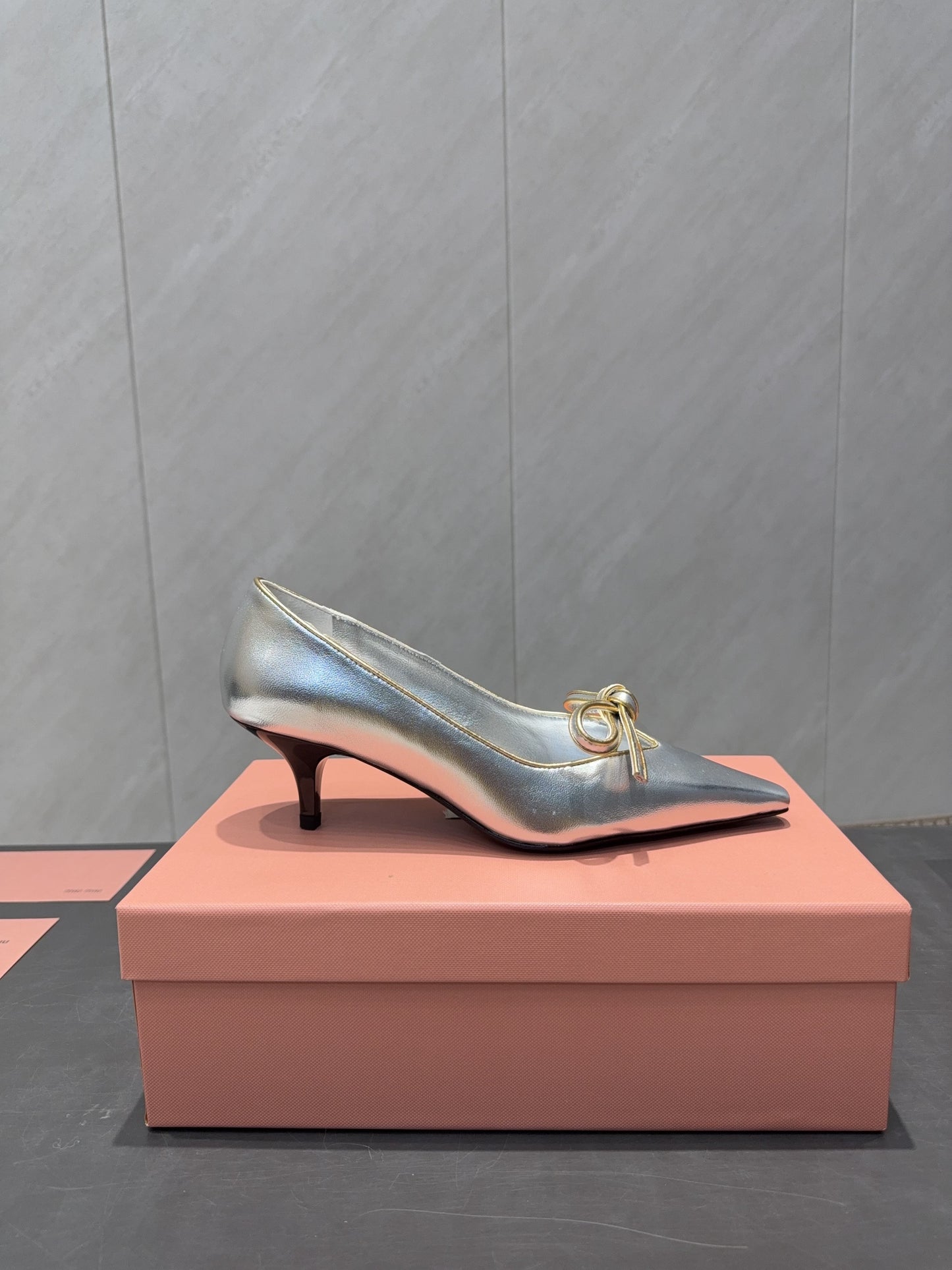 MIUMIU 26S POINTED TOE PUMPS 55MM IN SILVER CALFSKIN WITH BOW