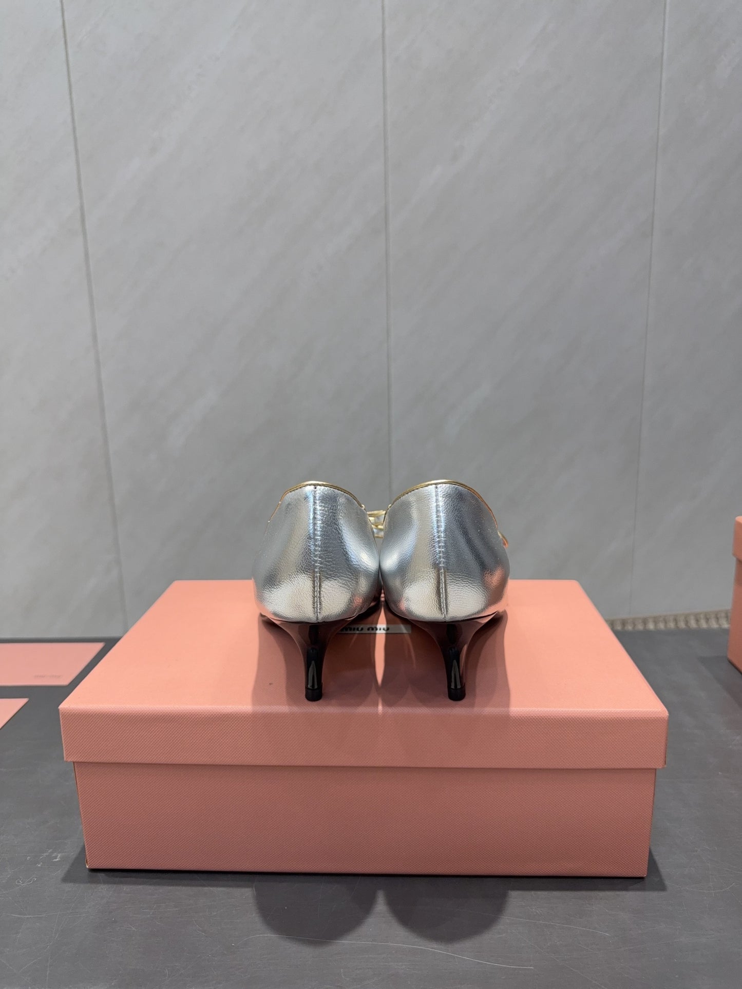 MIUMIU 26S POINTED TOE PUMPS 55MM IN SILVER CALFSKIN WITH BOW