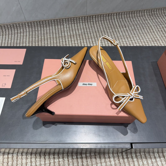 MIUMIU 26S СЛІНГБЕК 55 ММ З ТЕЛЯЧОЇ ШКІРИ КОЛЬОРУ КАРАМЕЛЬНО-КОРИЧНЕВИЙ З БАНТОМ
