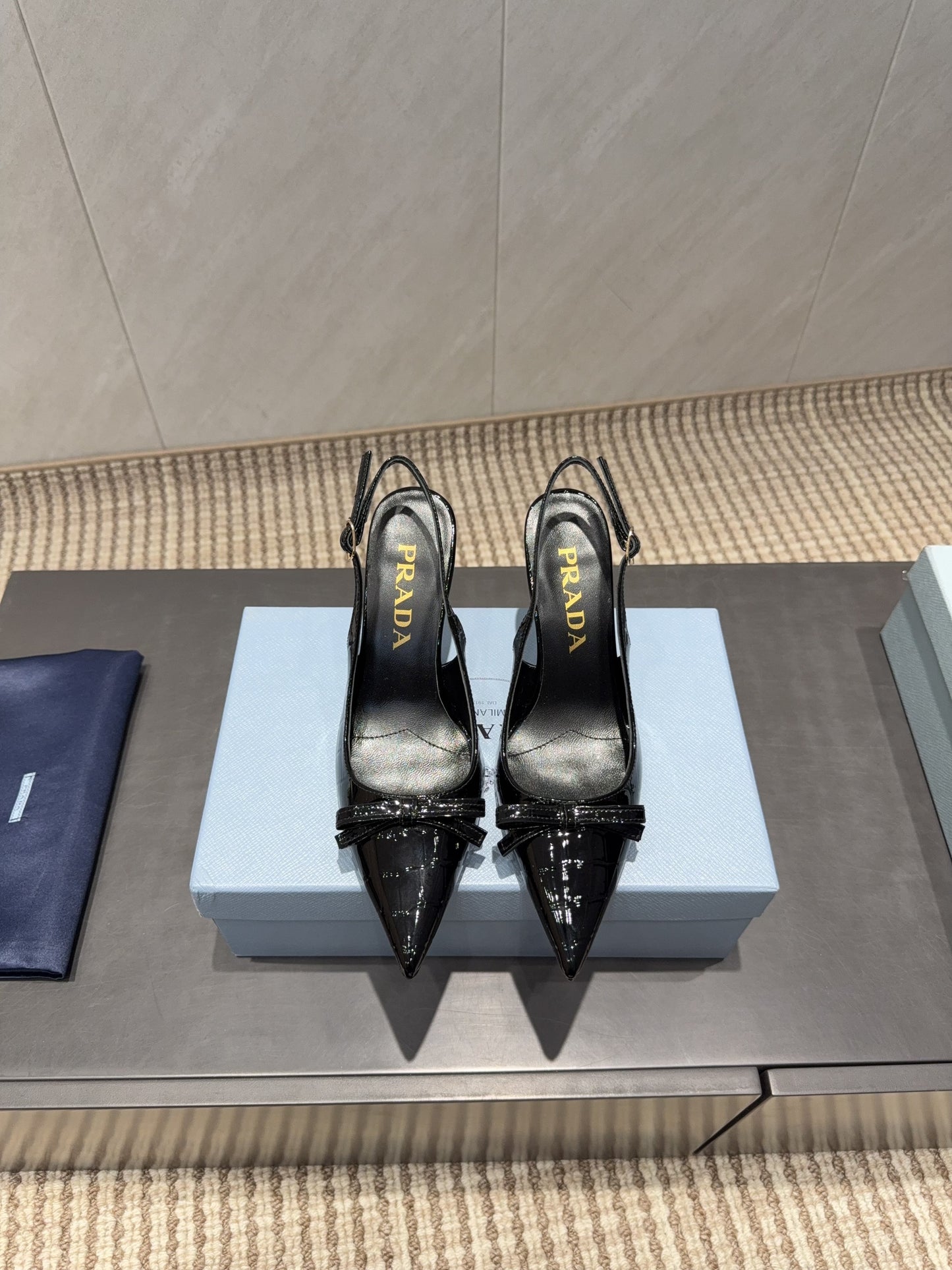 PRADA 26S ГОСТРОНОСІ ТУФЛІ-СЛІНГБЕКИ НА ВИСОКИХ ПІДБОРАХ 85 ММ З ЧОРНОЇ ТЕЛЯЧОЇ ШКІРИ З БАНТОМ