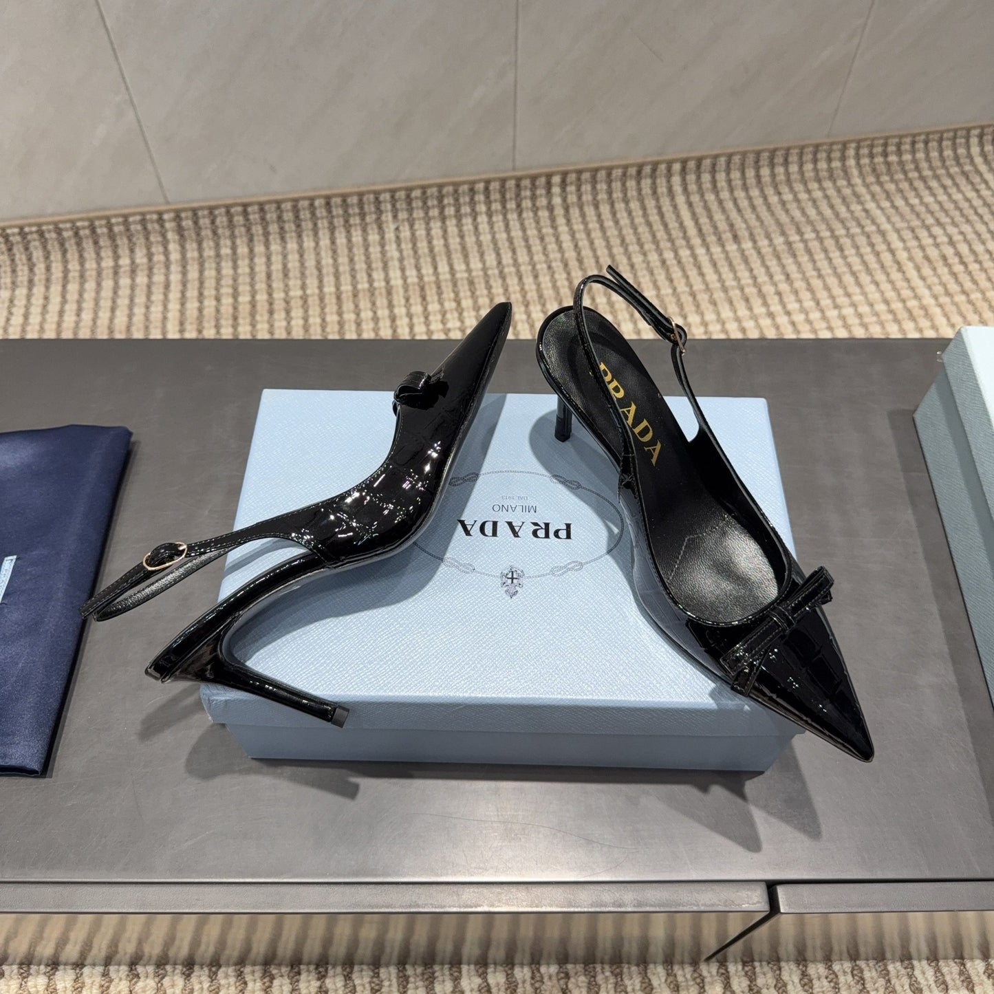 PRADA 26S ГОСТРОНОСІ ТУФЛІ-СЛІНГБЕКИ НА ВИСОКИХ ПІДБОРАХ 85 ММ З ЧОРНОЇ ТЕЛЯЧОЇ ШКІРИ З БАНТОМ