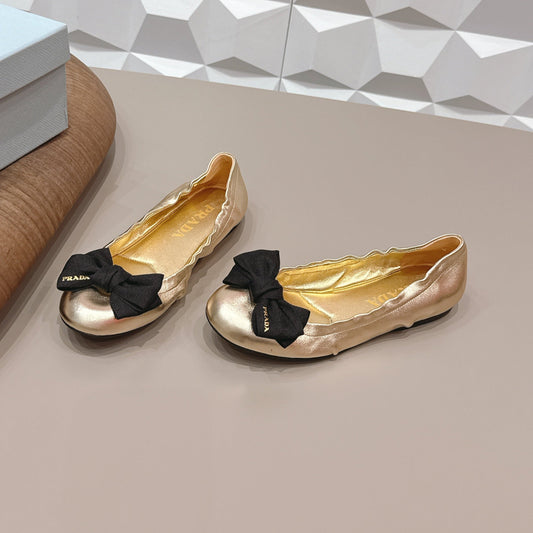 БАЛЕТКИ PRADA 26S ЗІ ЗАКРУГЛЕНИМ НОСКОМ ТА БАНТОМ ІЗ ЗОЛОТОЇ ТЕЛЯЧОЇ ШКІРИ