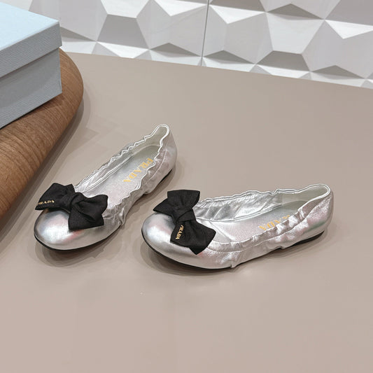 Балетки PRADA 26S З ЗАКРУГЛЕНИМ НОСКОМ ТА БАНТОМ ЗІ СРІБНОЇ ТЕЛЯЧОЇ ШКІРИ