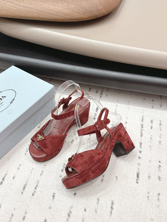 БОСОНІЖКИ PRADA 26S НА ПІДБОРАХ 75 ММ З ТЕМНО-ЧЕРВОНОЇ ЗАМШІ З ЛОГОТИПОМ